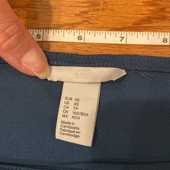 Turquoise mid bicep tee in draft poly material - Picture 6 of 7